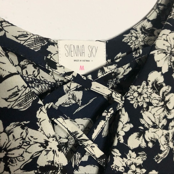 Floral Sienna Sky blouse - Picture 3 of 6